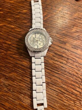WS-21 White Crystal Bezel Ceramic-Link Watch